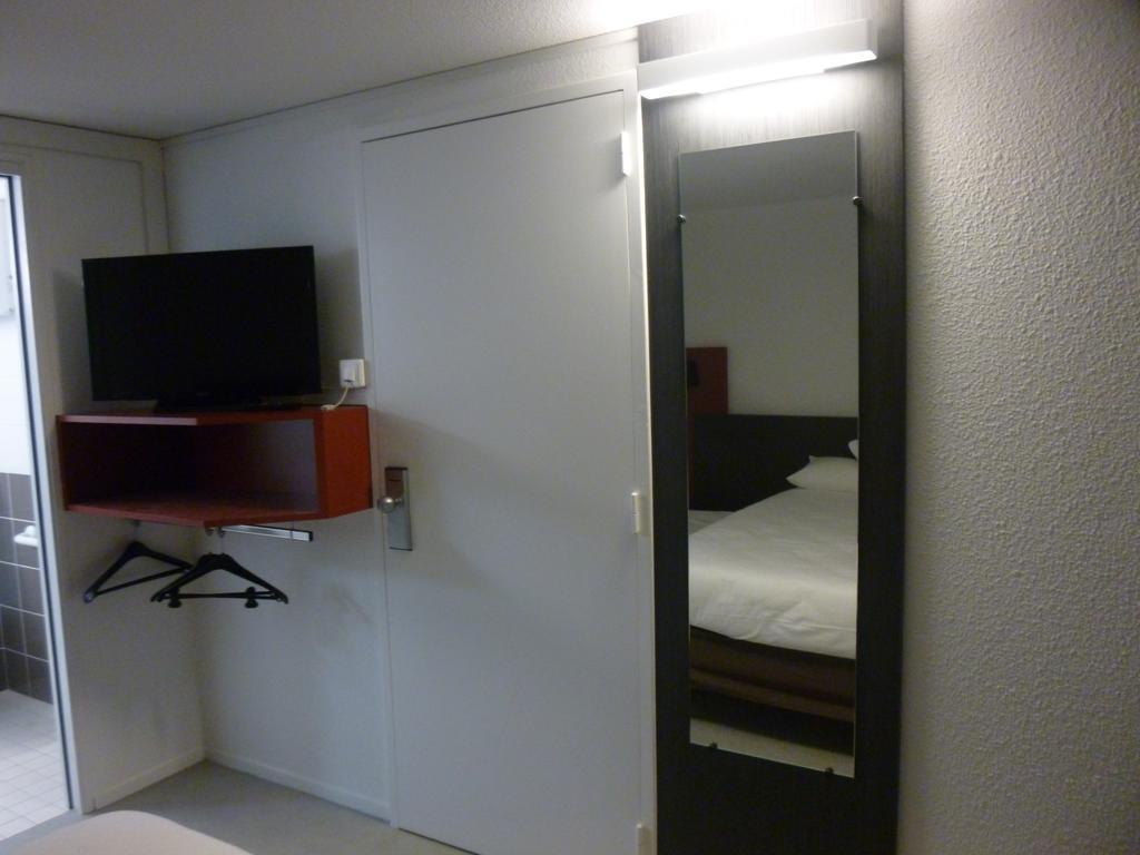 Brit Hotel Mayenne Quarto foto
